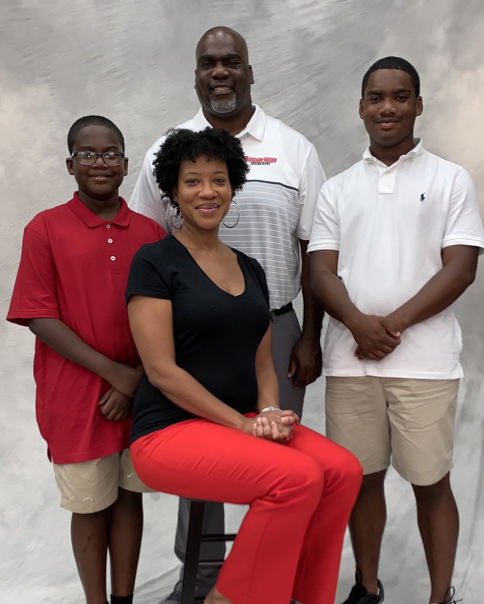 Kwray54's tweet photo. Love the end results, but hate the sitting and waiting during picture day 2019. Leggo! #RayFamily #TrenchMob @kray1994 @Keenanray25 https://t.co/r3RwwlnFKW