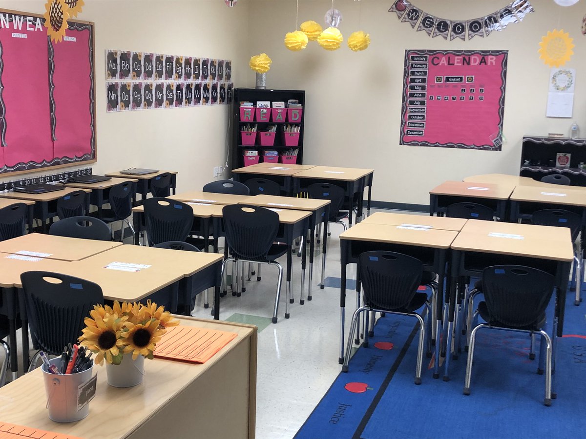 Misscobb__'s tweet photo. Successful meet the teacher night. #Wearewoodmont🐯✨ https://t.co/jDHIqW1VmW