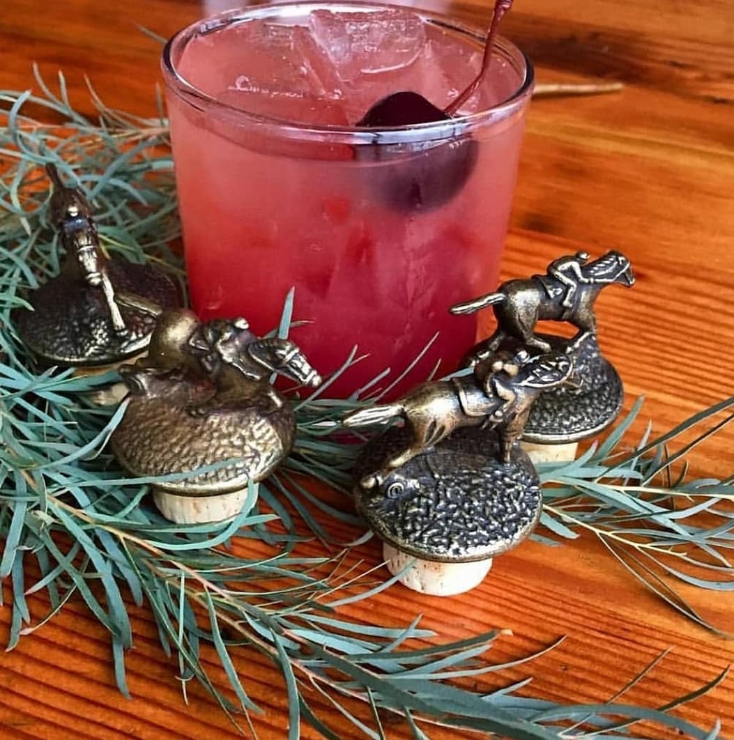 SwiftandUnion's tweet photo. 🍹#whiskeywednesday Happy Hour Cocktail🍹
Red Rider | bourbon, lemon and grapefruit juices, and Bordeaux cherry syrup. $5 from 4pm - 6pm. Cheers! #portland #happyhour https://t.co/ouw8DNQOxx