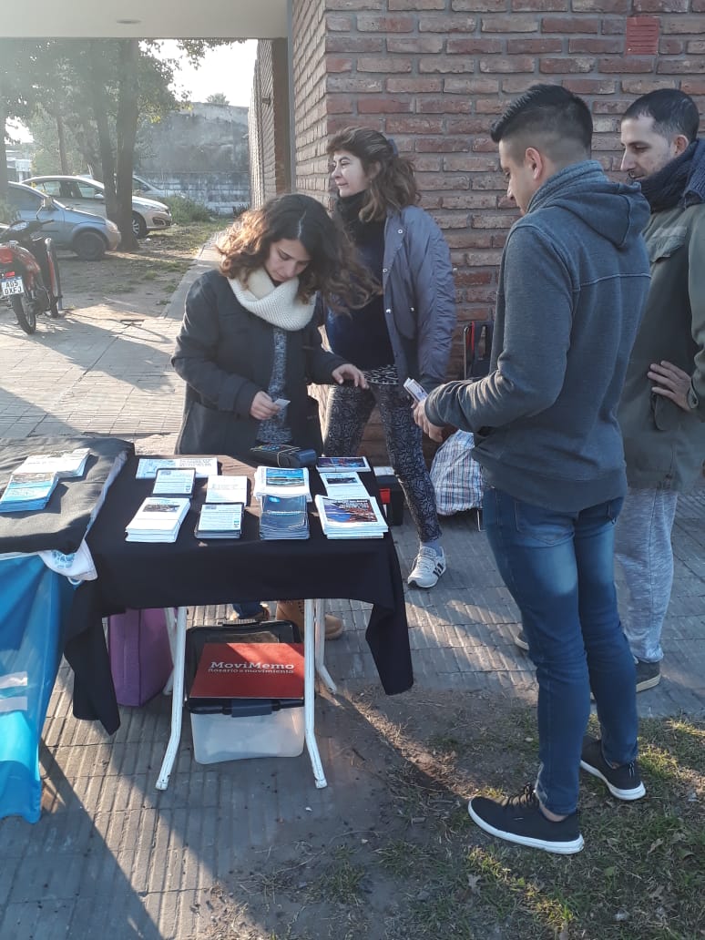 CMDSudoeste's tweet photo. 🥕🌱Estuvieron presentes en este #OperativoIntegral de barrio #Hume @EcSocialRosario con sus huerteros junto a sus plantines y hortalizas orgánicas, y @MoviRosario realizando #ControlTUP y dando información al vecino sobre el nuevo sistema de #BoletoIntegrado🚏🚍 https://t.co/mKsHSgIvG1