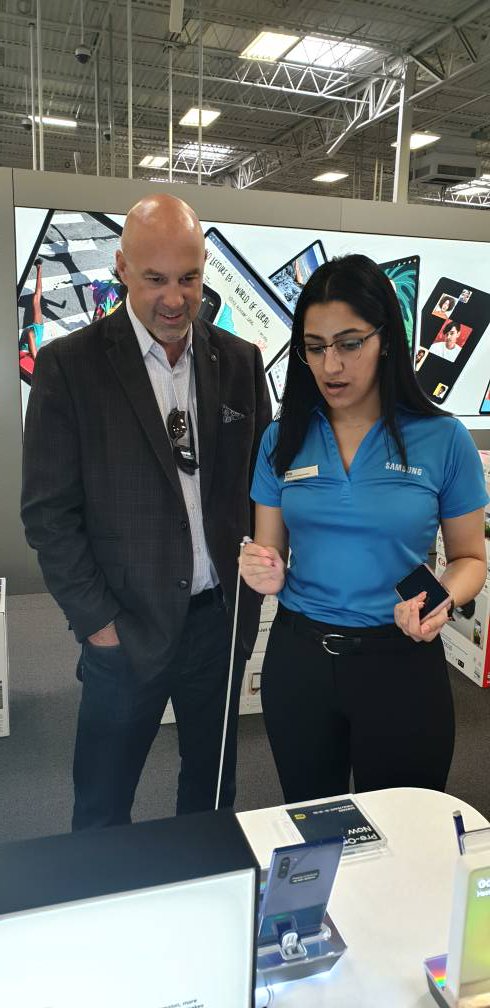 Krivs14's tweet photo. Our Note 10 is here!! Our SECs are already showing off the amazing s-pen capabilities! If you are in the Houston area, come to Best Buy by the Galleria! It's impressive! https://t.co/eHiuUOTCmw