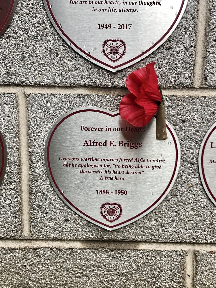 Such a wonderful evening seeing @HeartsMcCrae at <a href="/TynecastlePark_/">Tynecastle Park</a> written by &amp; starring the brilliant @paulbeeson1979 We were so moved by such a beautiful story. And lovely to hear the amazing talents of <a href="/hannahhowie1/">Hannah Howie</a> too! #gosee #awaroftwohalves