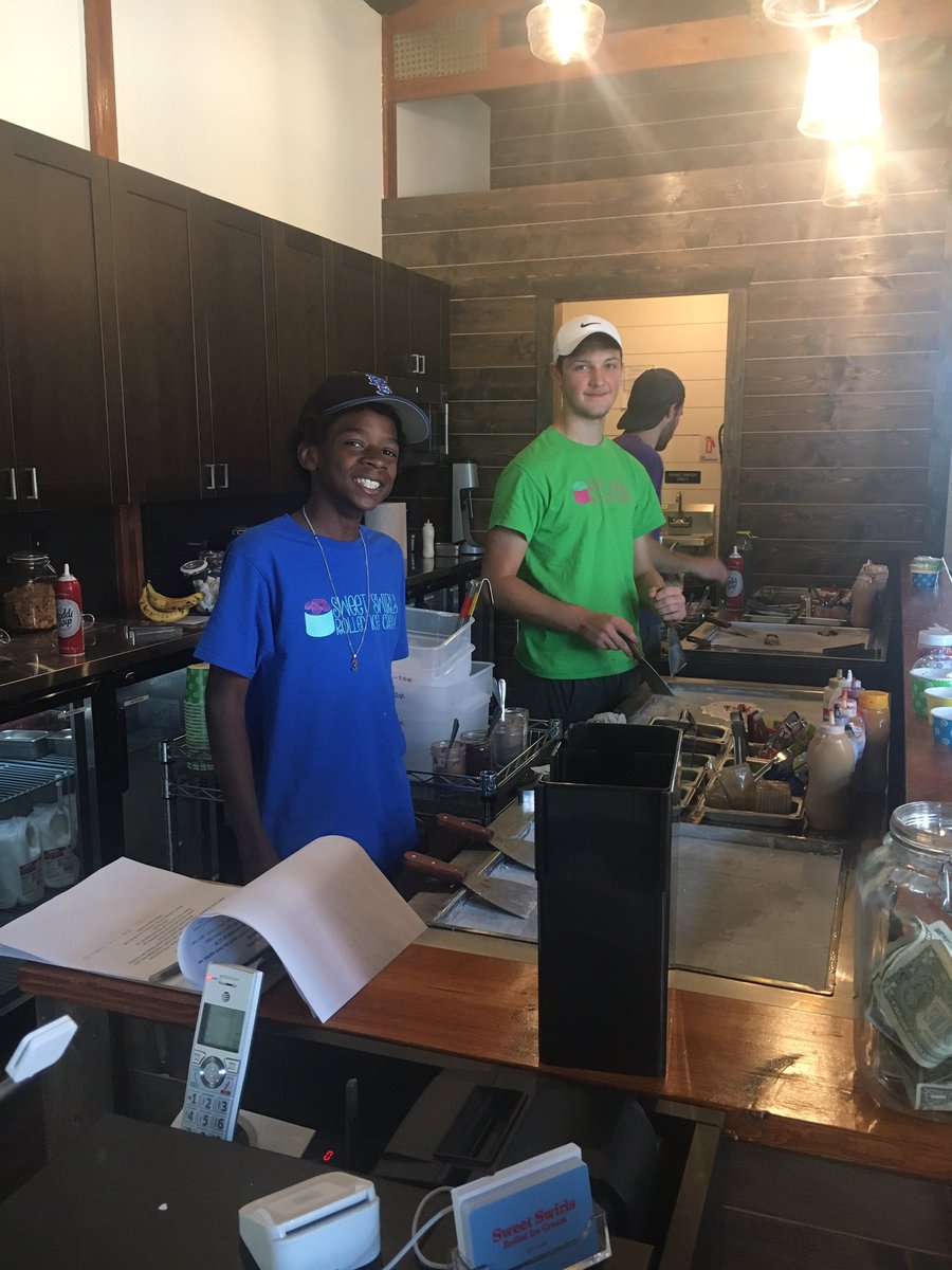 wilsonawilsona's tweet photo. Former students working hard! #sweetswirls, #friendlyworkers, #besticecreamintown https://t.co/prYFOr4xxg