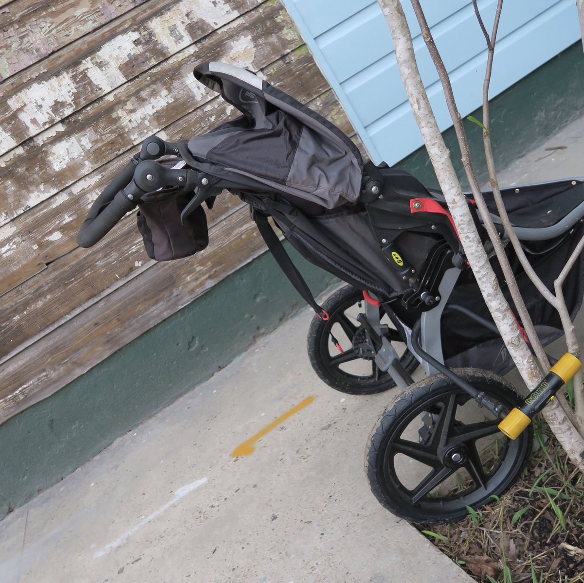 IanMcNultyNOLA's tweet photo. Nothing says “New Orleans neighborhood restaurant” like a stroller bike-locked to a tree in front of a vintage beer sign. This is Thalia,  the new neighborhood restaurant from the chefs at Coquette. Link has the full story https://t.co/fobYWpiHmb https://t.co/Ui7dbYeGoJ