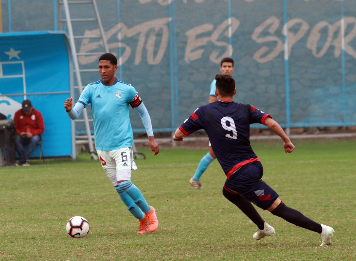 ClubSCristal's tweet photo. #CopaFederaciónOro
#Cat2001

⚽️ @ClubSCristal 2-0 @Club_USMP 
(Jimmy Pérez, Juan Quiñones)
📍La Florida 

#FuerzaCristal 
#LaRazaCeleste 
#FormandoPersonas https://t.co/19z49M933c