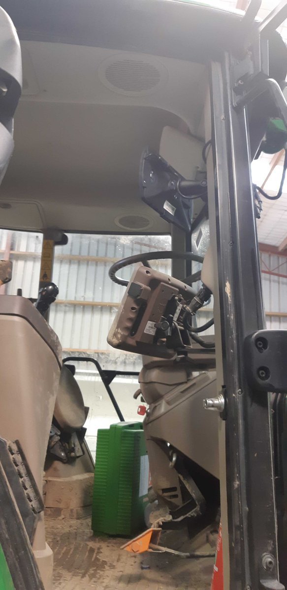 tracmap's tweet photo. R Jack Contracting Ltd has fitted out some tractors with our new TML touchscreen units, all ready for the season ahead! The new spreader from CLAAS Southland was looking very sharp too! #tracmapenabled #Claas https://t.co/63ID88eonQ