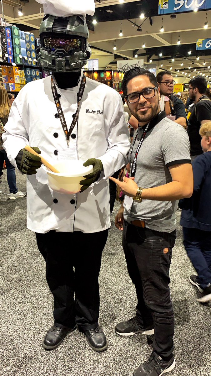 RoyValderrama's tweet photo. True chef right here #halo #MasterChef #SDCC2019 #haloinfinite https://t.co/U4d6Lm5VnW