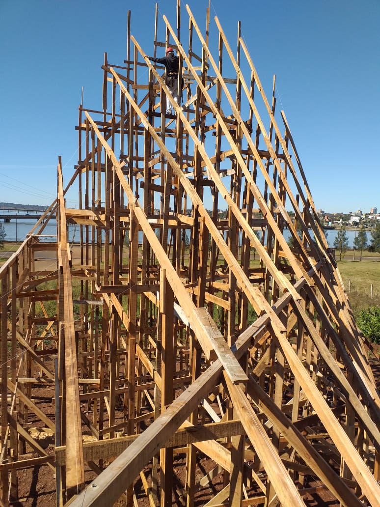 Meyer_Meyer_Py's tweet photo. Capilla en proceso https://t.co/8ThoRUjwnY