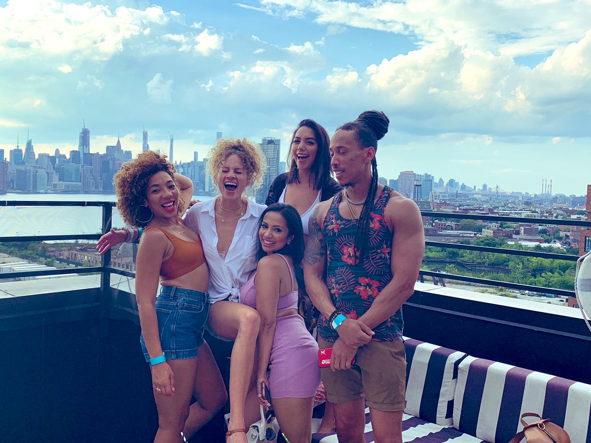 ms_bris's tweet photo. So much fun this past weekend when friends from high school come to visit the hostess with the mostess. #est1983 https://t.co/lJsVE6bpuM