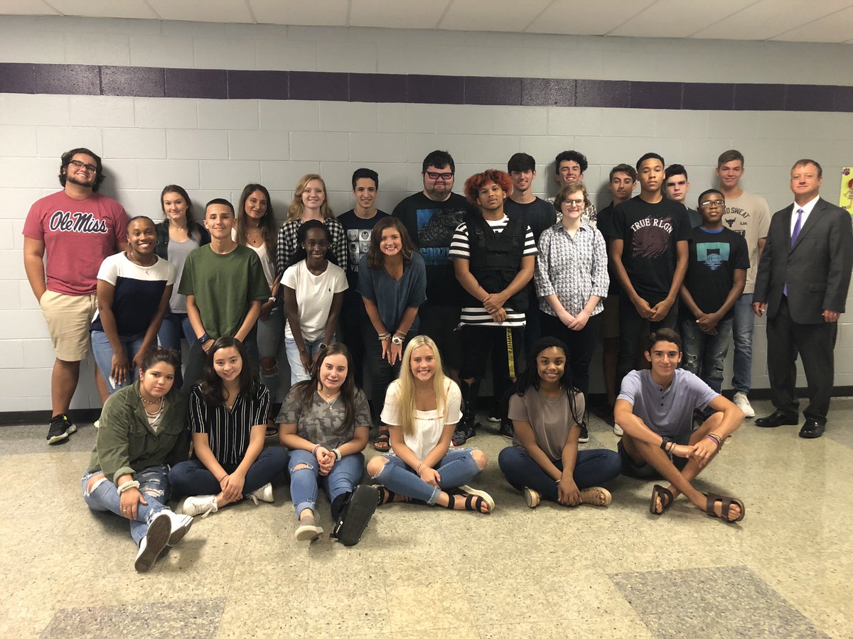 dchsjaguars's tweet photo. To the #DCJag C/O 2020- Congrats on your LAST first day of school! #GDTBAJ https://t.co/YwEuYcrXIw