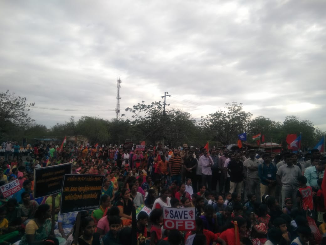 ChethanKumarTOI's tweet photo. Yesterday's meeting inconclusive! #Ordnance staff firm on strike against #Corporatisation; 2nd meeting with MoD on Aug 16. More updates laterbas things unfold.

@rajatpTOI @writetake @nandibull @JaunetGurudas @Chethan_Dash
@ragkrishnan_ET

FullReport: https://t.co/3Huy5HoFAO https://t.co/WAUpAKk88Q