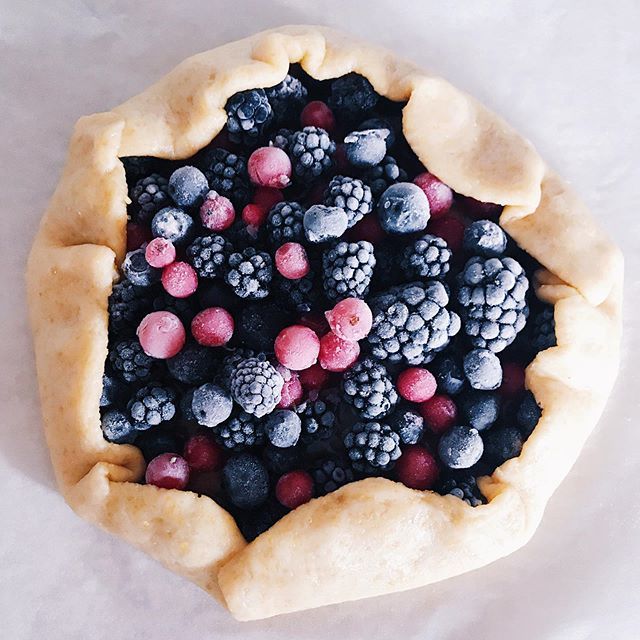 [ 229 / 365 ]
✨Più che qualcuno per cui valga la pena di lottare, cerco qualcuno con il quale posso finalmente arrendermi.✨
.
Che ferragosto sarebbe senza mettere le mani in pasta?
Galette ai frutti di bosco in preparazione, ovviamente con la base pr… ift.tt/2Z4dbXq