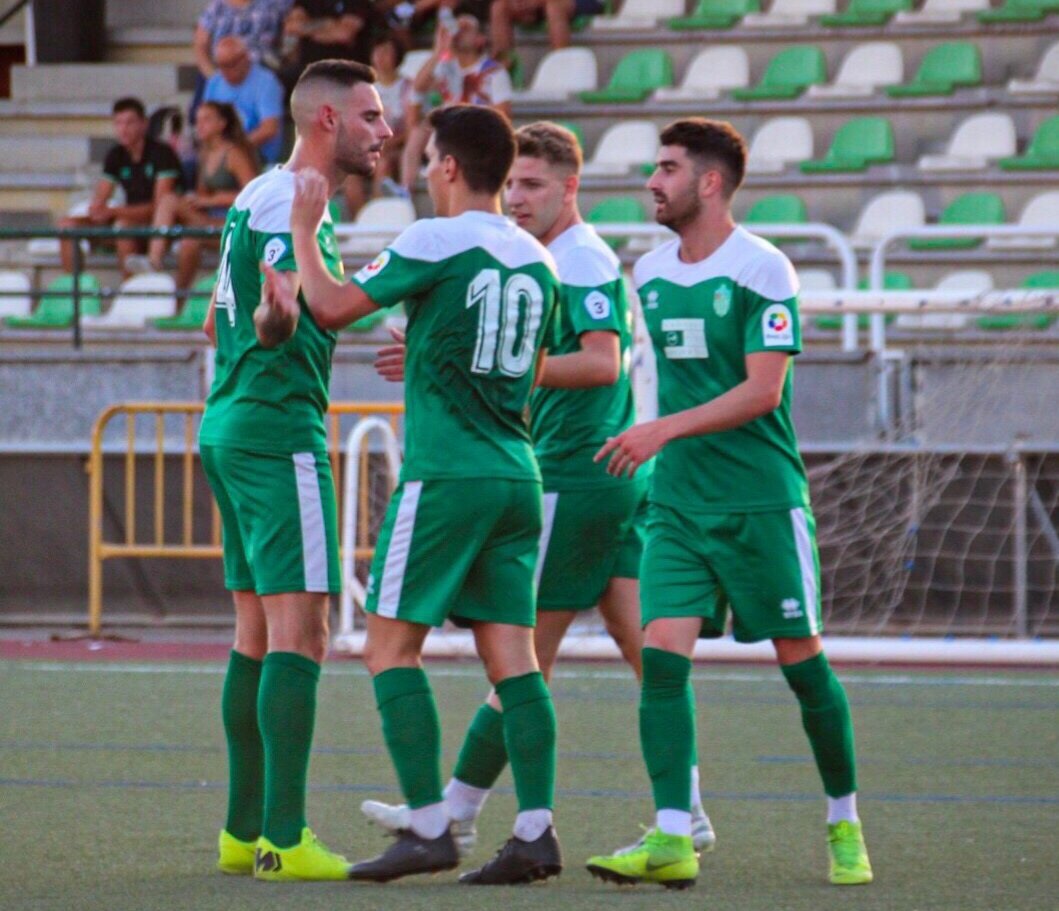 SÉNIOR | Nuestro equipo se impuso al Vandalia de Peligros en el municipal de Atarfe con goles de Aya y Chico, 2-0
📷 Encarni Quesada
#AtarfeEsBlanquiverde 
#Atarfe
#DivisionDeHonor
#PrimeraAndaluza 
#Pretemporada2019
<a href="/VandaliaCF/">VandaliaCF</a>
