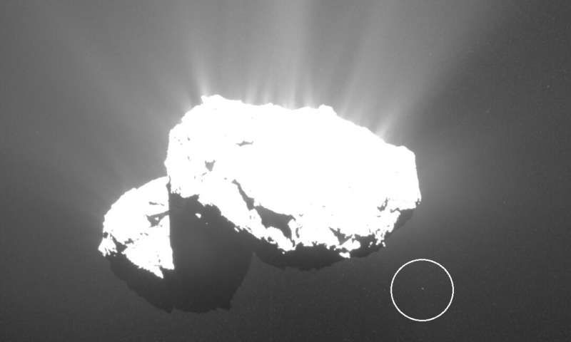 GizmodoUK's tweet photo. An astrophotographer has spotted what looks to be a moon orbiting the comet 67P/Churyumov-Gerasimenko
#astronomy #Astrophotography #churymoon #comet #RosettaMission
https://t.co/PoLF68KCkN https://t.co/zYNujG7bNb