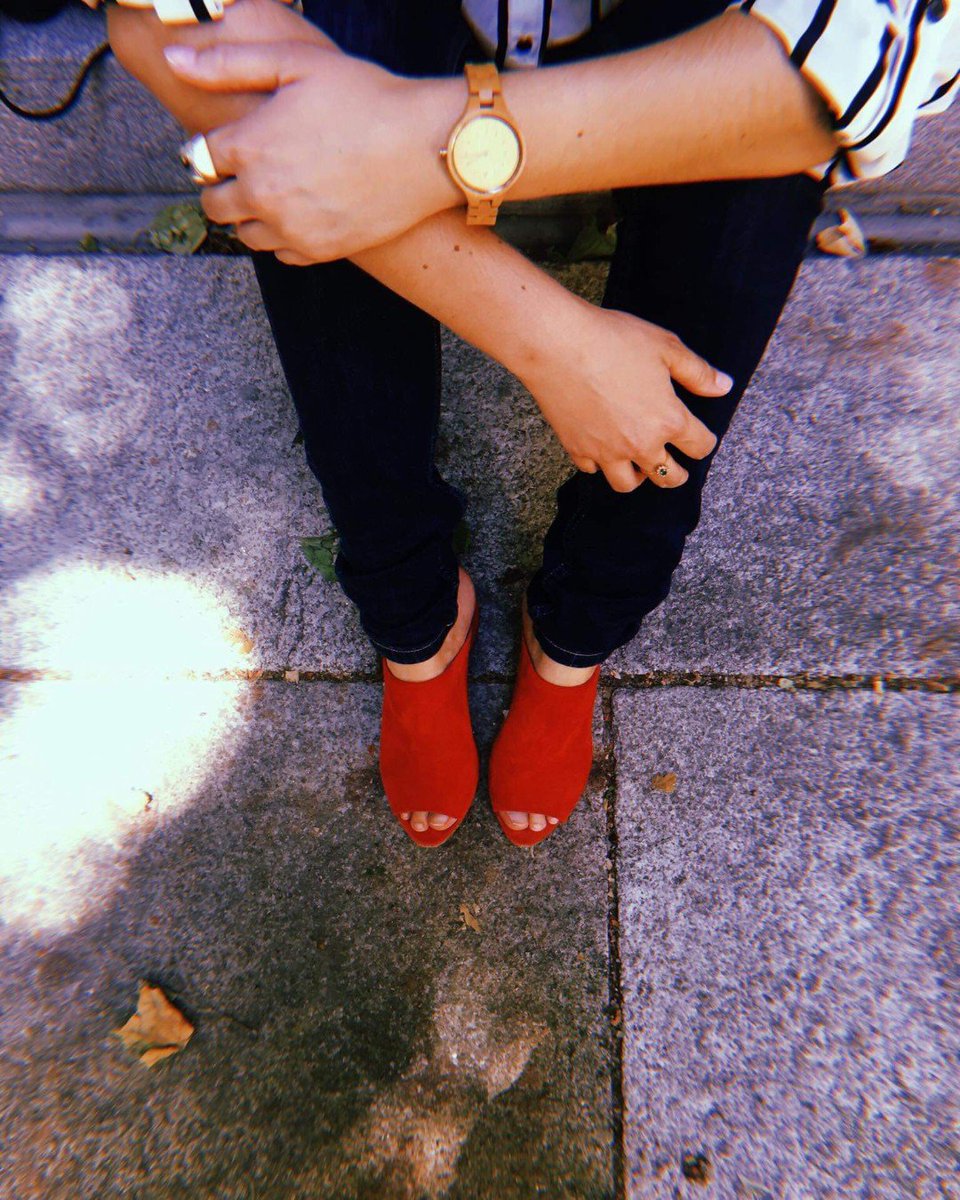 WeekendBarber's tweet photo. Mules are the best company for every outfit. Whatever the color, they always match. 🎨

📷@danielaomarques

#weekendbarber #wkbpeople #whatiworetoday #slowfashion https://t.co/uzrTKbs2HX