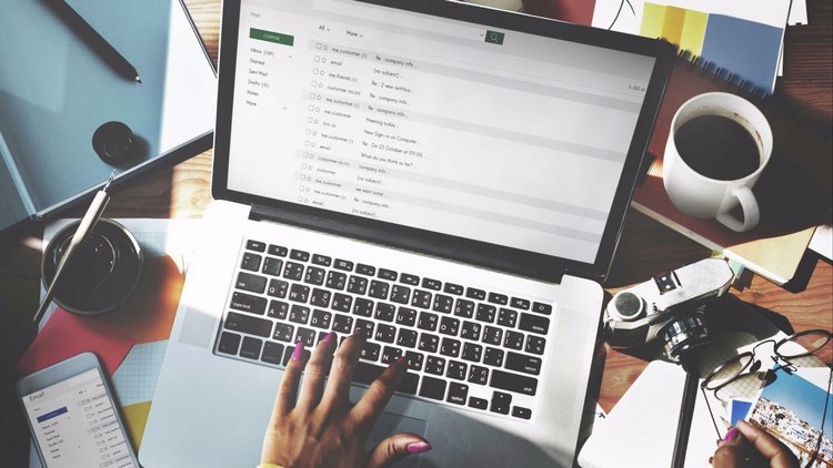 We are #recruiting an IT Helpdesk Supervisor who can over see our ticket management system as well as being a point of escalation for the help desk team.

See link for full description and apply within! bit.ly/2KM8Ejd

#careers #ITSupport #nottingham #jobsearch