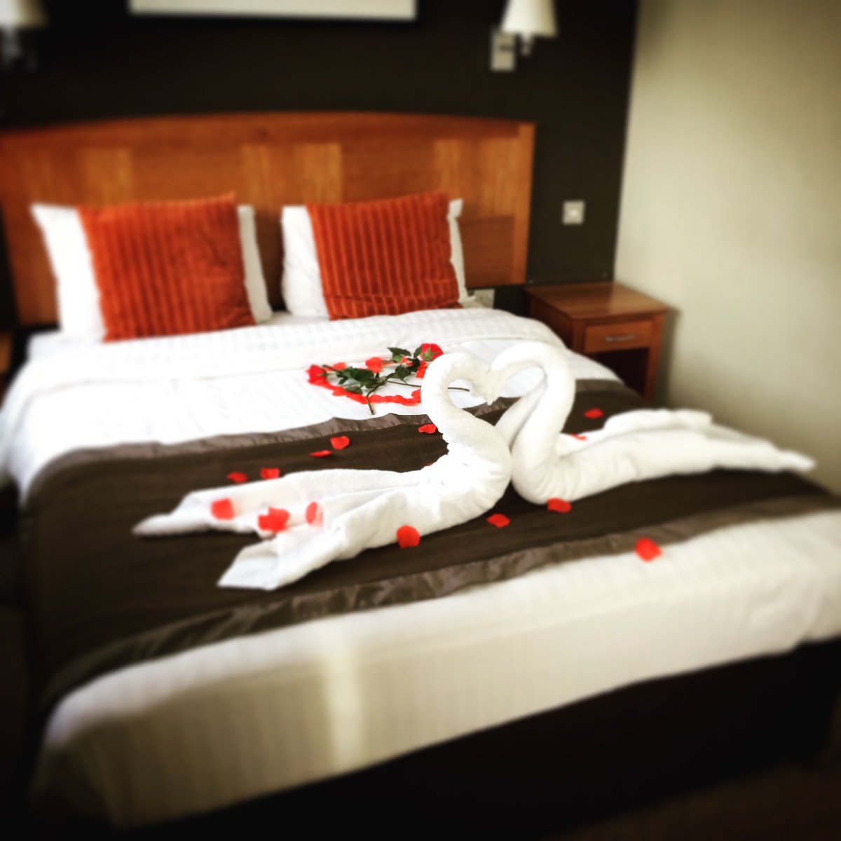 Today is #NationalRelaxationDay, why not treat a loved one and book a relaxing stay at #HallmarkBrum #hallmarkhotel #birmingham #Edgbaston #getaway #relax
 bit.ly/2AyDidO