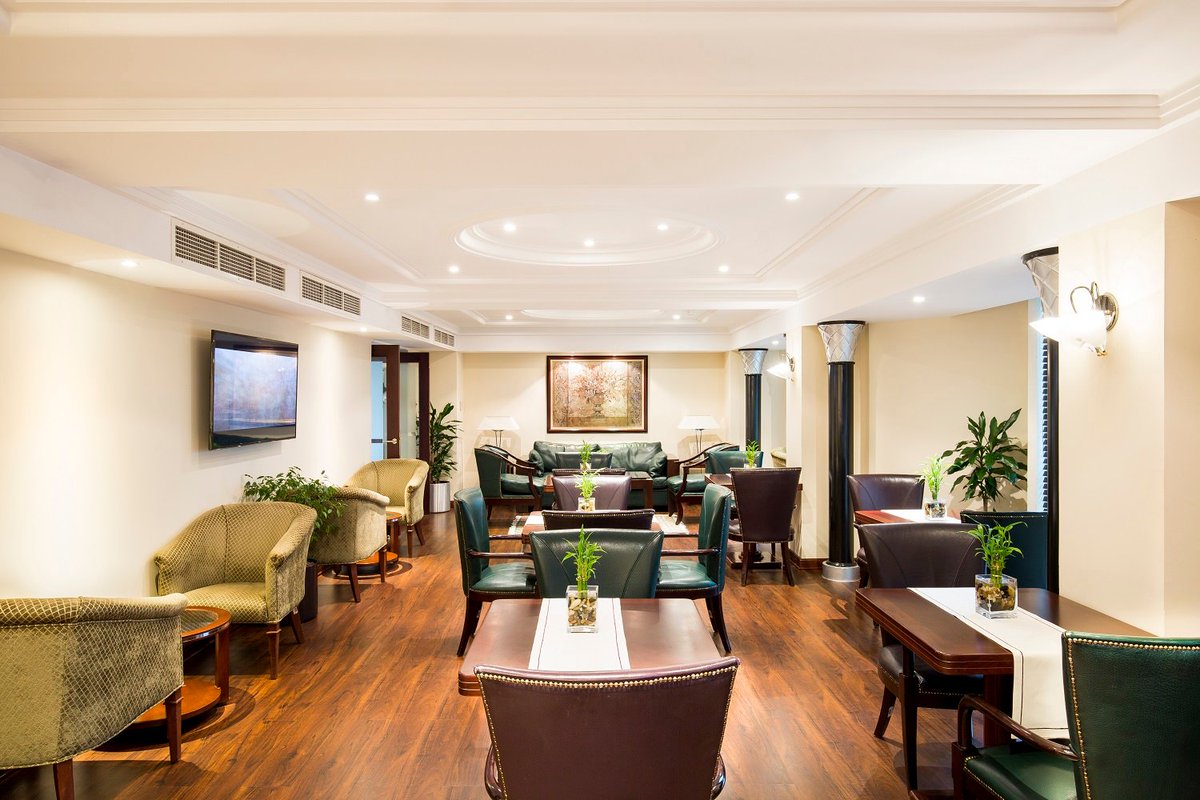 SheratonBahrain's tweet photo. Traveling to #Bahrain? From breakfast to WiFi, Sheraton Club makes #business_travel that much better. Located at the 10th floor. #sheratonbahrain #travelbahrain
مسافر للبحرين؟ استراحة رجال الأعمال تبقيك على تواصل دائم خلال رحلة عملك. تقع في الطابق ١٠ لفندق شيراتون البحرين. https://t.co/kVFzYcAeHP
