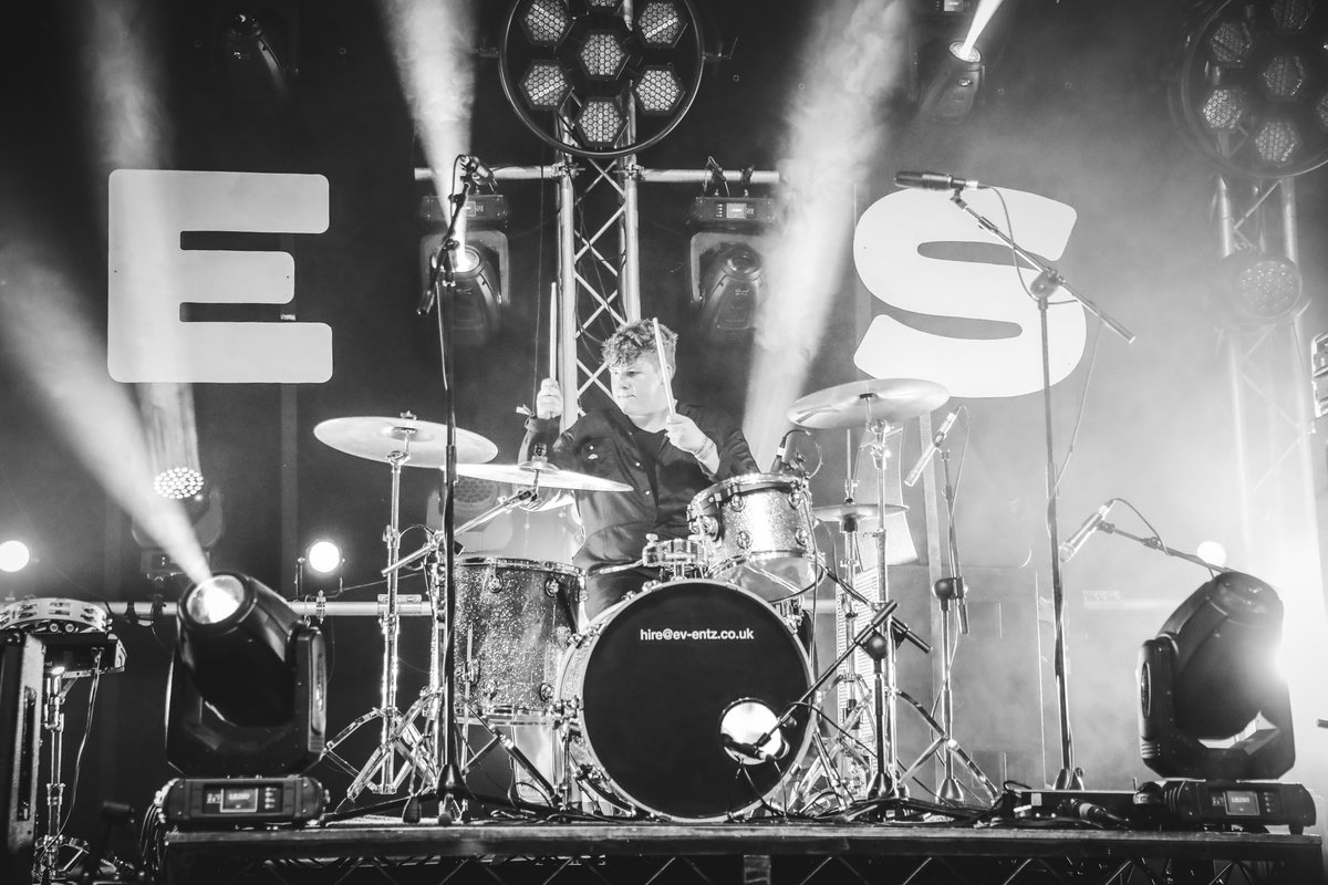 alffa_band's tweet photo. Drost wsos ers @maes_b  DIOLCH hiwj i bawb odd yna! 
📸 - @ffotoNant https://t.co/WLAEWnzlUO