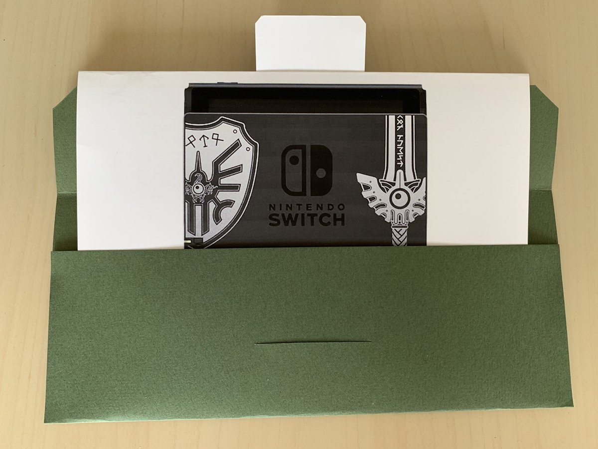 zephirick's tweet photo. Pour mon anniversaire, mes amis se sont cotisés pour m’offrir la Nintendo Switch Dragon Quest XI. Je les aime 🥰 https://t.co/lmH2KSjW5H