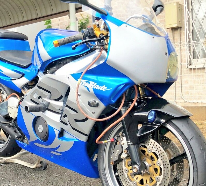 ENEOSUGI's tweet photo. 二ダボMC22に新しい外装とテールランプつけた！あとタイヤも（5日前） https://t.co/uepyHnJbJN