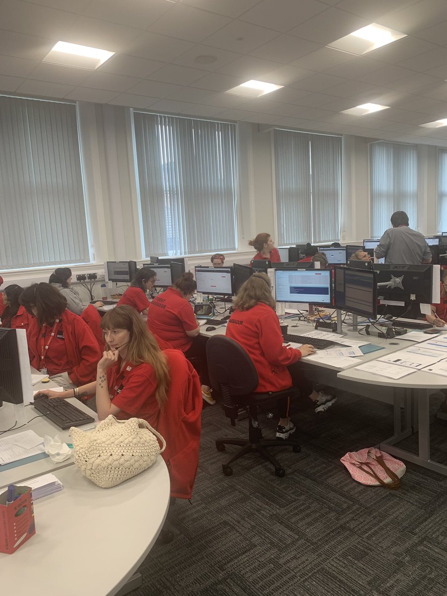 e_hampson's tweet photo. Our wonderful ambassadors @StaffsUni are ready to take your calls for #clearing #alevelresults2019. There are still places available on #esports and #gaming courses at our fantastic new @StaffsUniDILdn campus in #London . Give us a call 🎓 👾 😊 https://t.co/k7jNbZOg2a