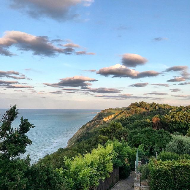 riccardolucchi's tweet photo. Verso #gabiccemare #parcodelsanbartolo #sea #bellitalia
#italianlandscape #visitromagna #visitmarche #volgoitalia #volgoromagna #volgomarche#igersitalia #igersromagna #fotografia_italiana #architecturephotography #architecture
.
.
#colorphotography #f64 … https://t.co/MI1nxigTIE https://t.co/1zJs2Tu8FC