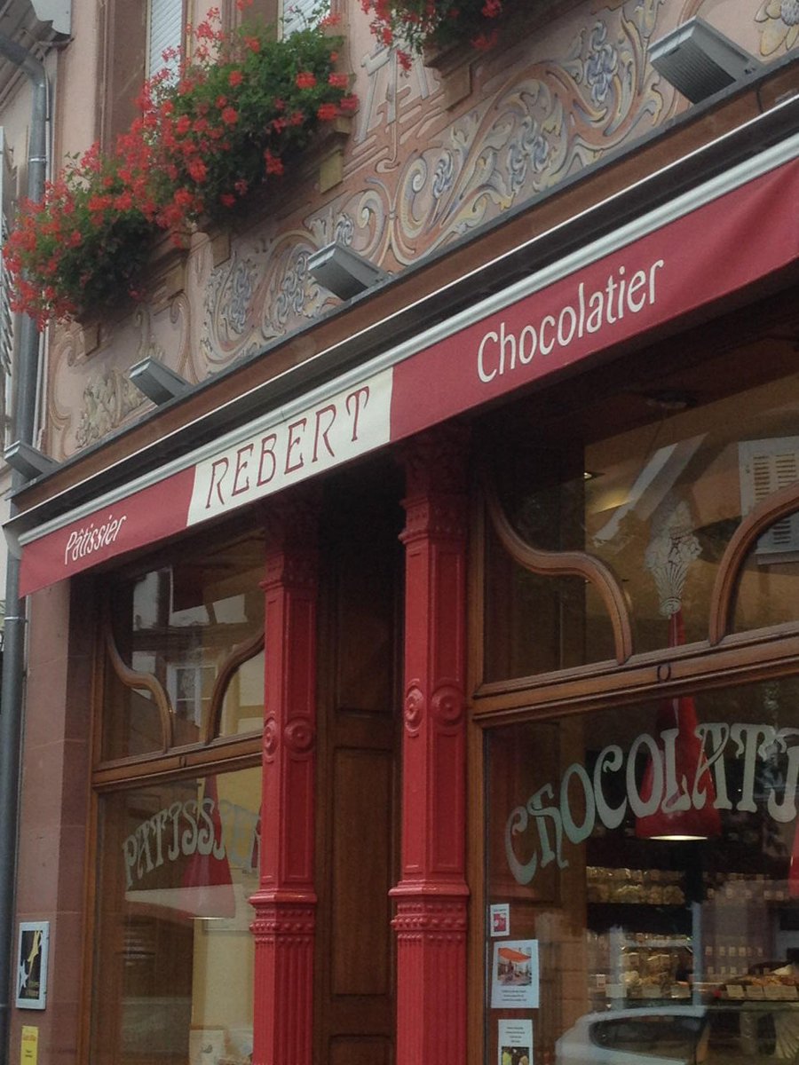priesbeckbe's tweet photo. Ah, beim Original #Rebert #eclair #perledalsace https://t.co/cP9U8F4xOY