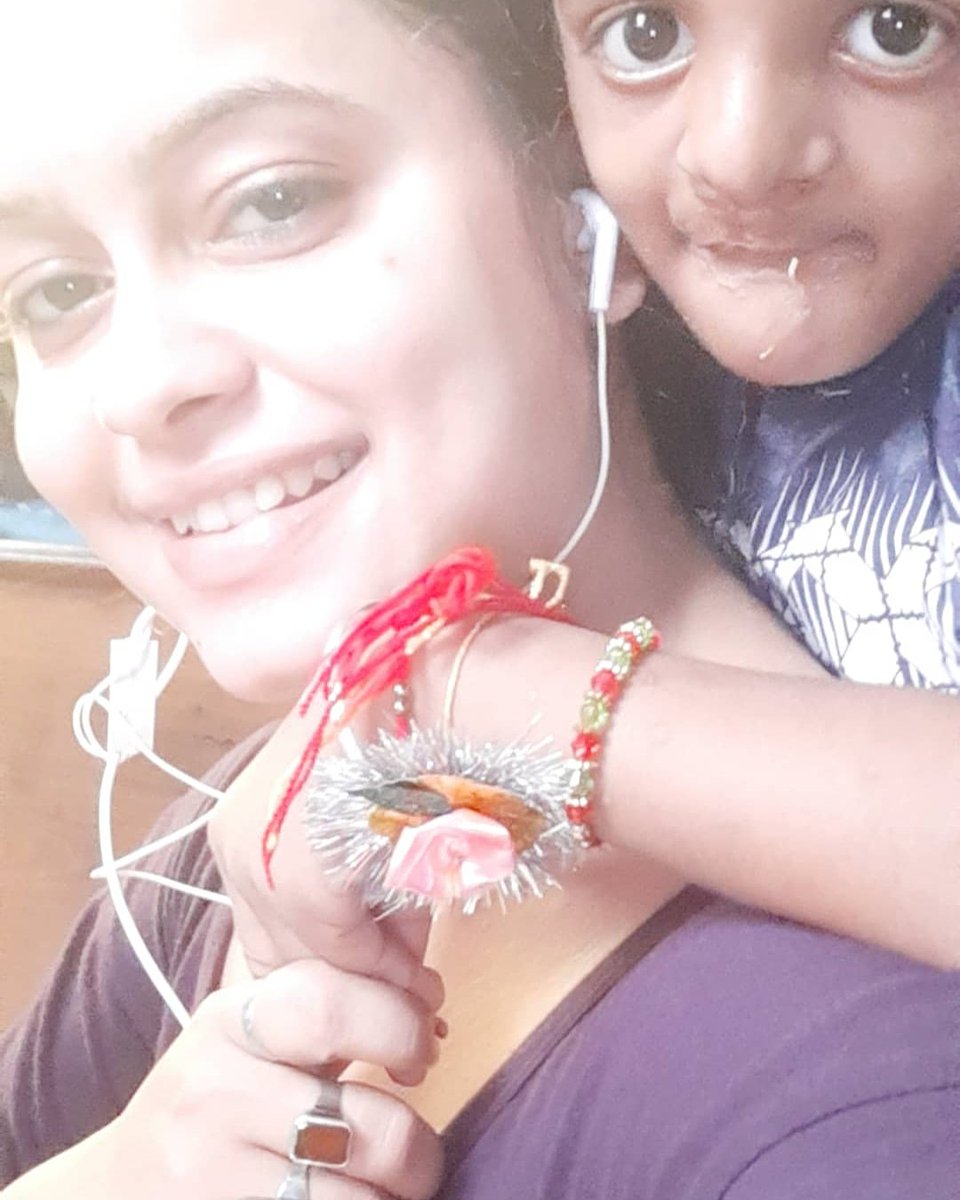 Riyalaha2's tweet photo. Some times being a brother is even better than being a super hero ❤🍫
Happy raksha bandan ❤ https://t.co/pkTx7L8EqC