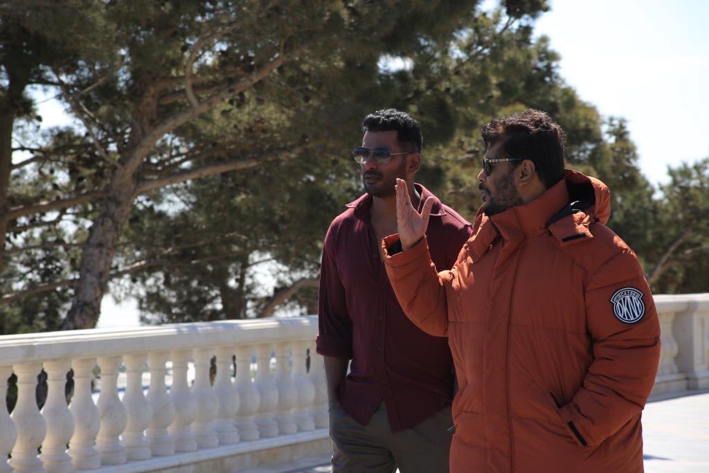vishalkfans's tweet photo. Our @VishalKOfficial Anna nd #SundarC Sir From #Action Movie Shooting Spot !!
#ACTIONfirstlook #ActionSecondLook !!
#PuratchiThalapathi.
#Vishal.
@tridentartsoffl @khushsundar @anbariv @hiphoptamizha @tamannaahspeaks !! https://t.co/Y5jbDh3zhd https://t.co/qof80yxdd8