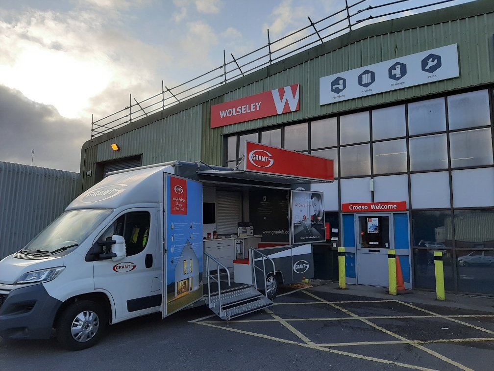 myGrantUK's tweet photo. John is @WolseleyUK #Swansea this morning, parked up till 1pm! Pop on over and have a chat about our range of products!
https://t.co/D0z9DOCSZq #PackageSolutions #Roadshow #Trade #Displayvan https://t.co/G4zuIaEfk6