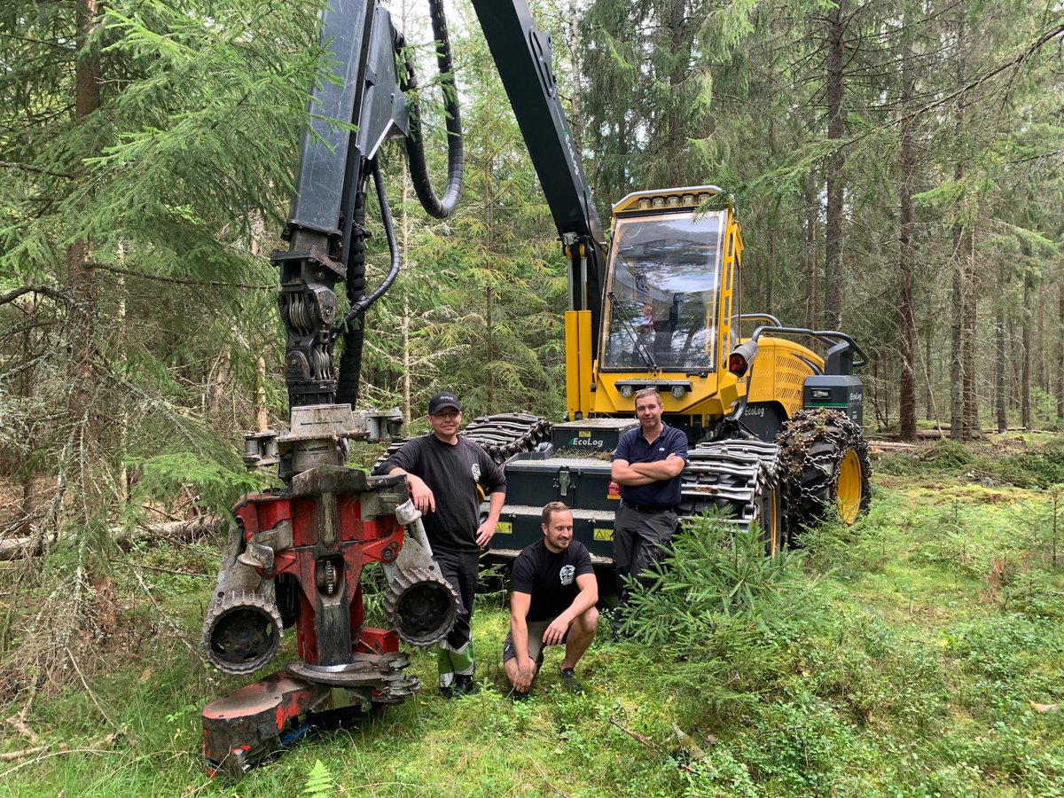 ecologforestry's tweet photo. Delivery of 550T-PRO with Log Max aggregate 4000t to Boda ark, Odensbacken. Boda Arken runs exclusively thinning. The driver Erik is very pleased with his new machine and impressed with how smooth and productive it is. #Forestrymachine #Thinning #Harvester https://t.co/dM6zgawC6k