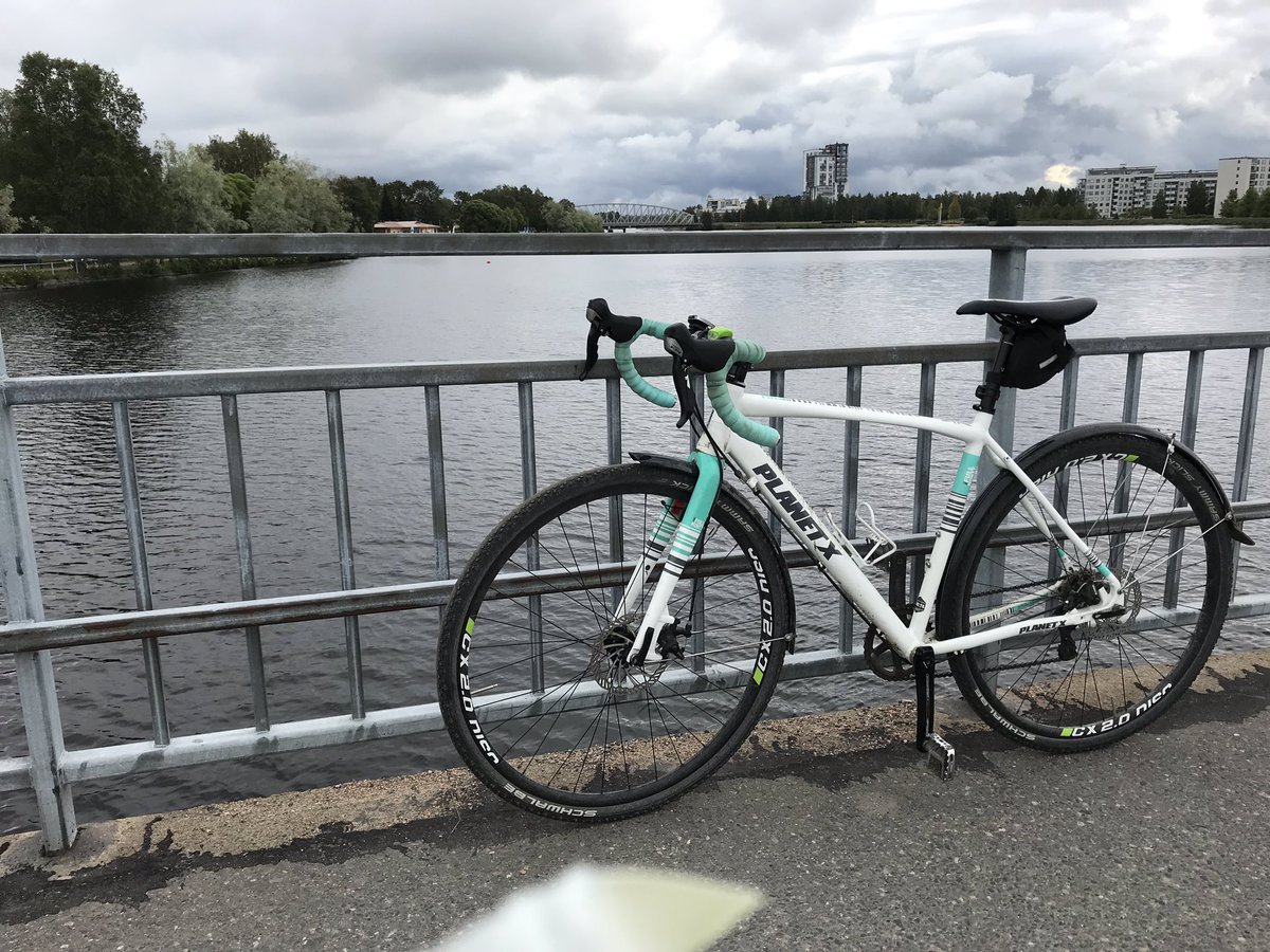 radonpena's tweet photo. Pitkästä aikaa #munkkipäivitys sekä #MyöhäsetAlenit, eli ku ei jaksa lähteä klo6 ajaan kuin @MasaAlen , mut ajaa silti aamupäivästä nautiskellen, niin se on #MyöhäsetAlenit . 38km pk-lenkki kaunista Oulua kiertäen. #polkukeijut #SweetPot https://t.co/FyyQShLYtK
