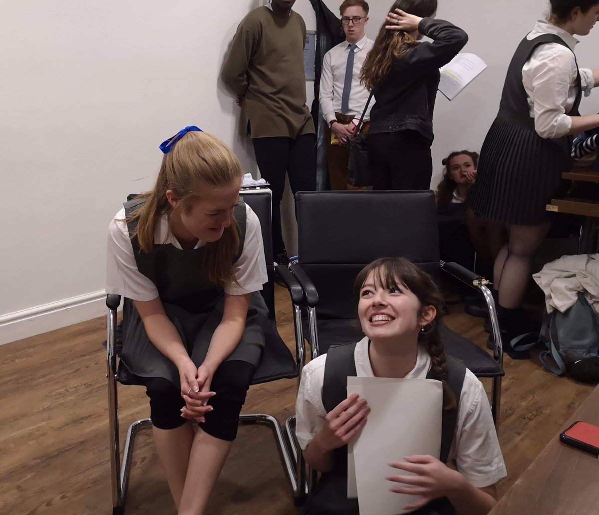 It’s our last day <a href="/BreadandRosesTC/">The Bread & Roses Theatre</a>! Make sure you get your tickets before we leave London to #stingthefringe 🐝
breadandrosestheatre.co.uk/whats-on.html#…