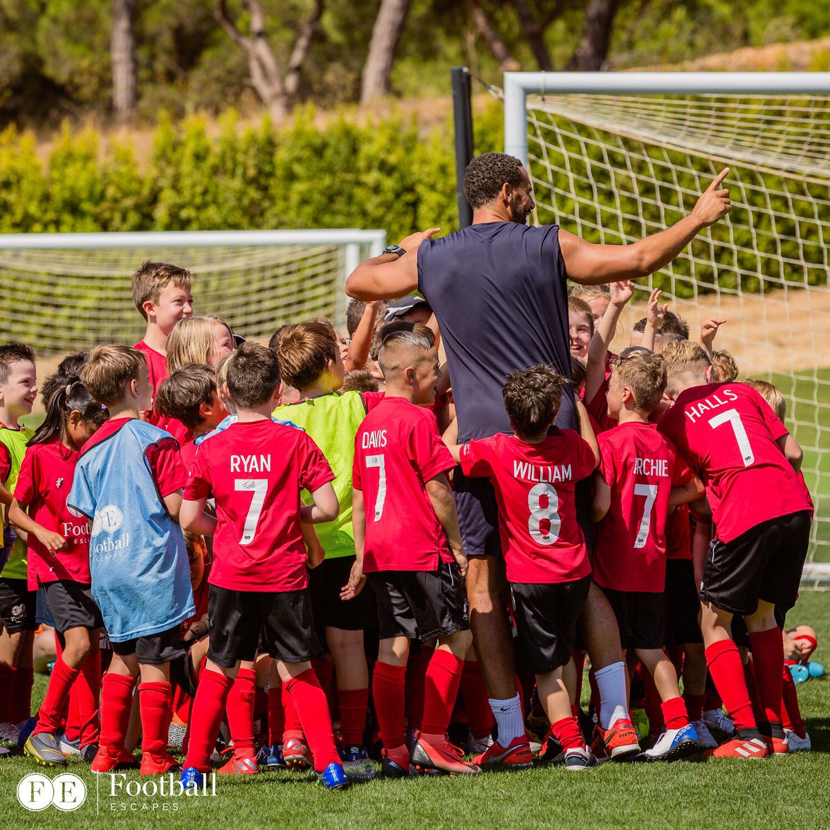footballescapes's tweet photo. Coach @rioferdy5 & @rachelyankey11 teaching our future stars โญ๏ธ @TheCampusQDL โฝ๏ธ๐ต๐น๐ฅ
#footballescapes #thecampus #quintadolago #rioferdinand #rachelyankey https://t.co/1G8AS4f863