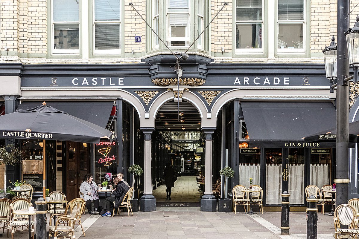 VisitCardiff's tweet photo. Reasons to #VisitCardiff 🏴󠁧󠁢󠁷󠁬󠁳󠁿 

#Cardiffis full of hidden gems waiting to be discovered like our Victorian and Edwardian arcades which are home to over 100 independent businesses. #CityOfArcades

https://t.co/xIXQOLADFa https://t.co/uDW3GLtFfa