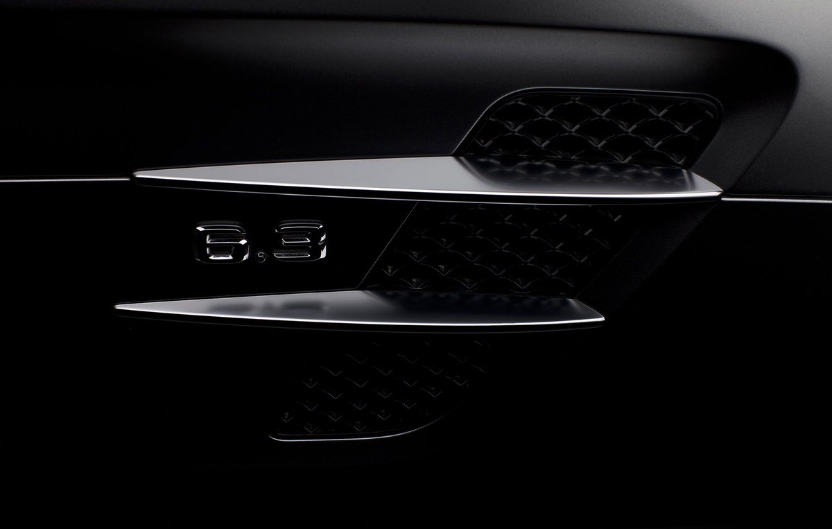 MercedesAMG's tweet photo. Who remembers the debut of the Mercedes-Benz SLS AMG? It remains as timeless today as it was in 2009! #ClassicAMG https://t.co/5hG0KYdQOZ