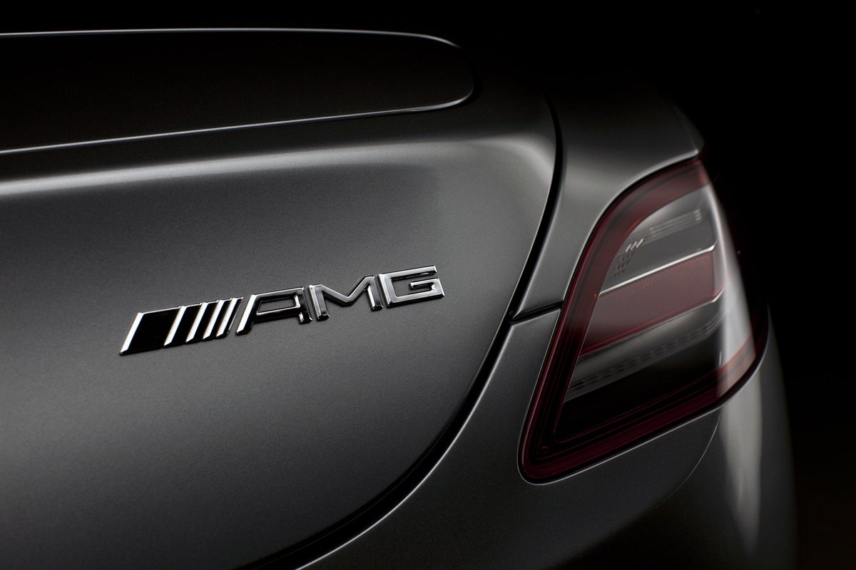 MercedesAMG's tweet photo. Who remembers the debut of the Mercedes-Benz SLS AMG? It remains as timeless today as it was in 2009! #ClassicAMG https://t.co/5hG0KYdQOZ