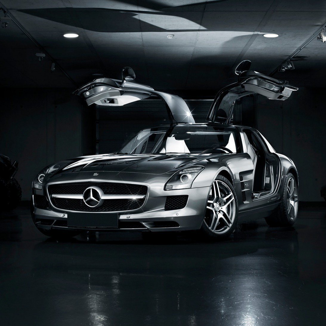 MercedesAMG's tweet photo. Who remembers the debut of the Mercedes-Benz SLS AMG? It remains as timeless today as it was in 2009! #ClassicAMG https://t.co/5hG0KYdQOZ