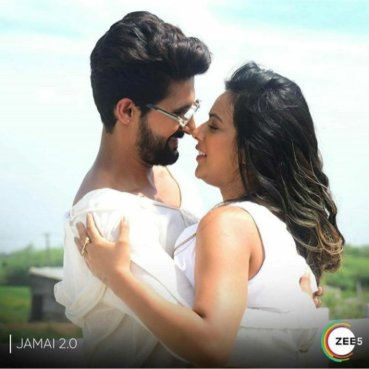 abinashthakur99's tweet image. Your favourite jodi is all set to sizzle your screens this time. it will be #twoMuchfun #Jamai2Point0 #JamaiRaja2 @_ravidubey @Theniasharma @ZEE5India @ZEE5Premium