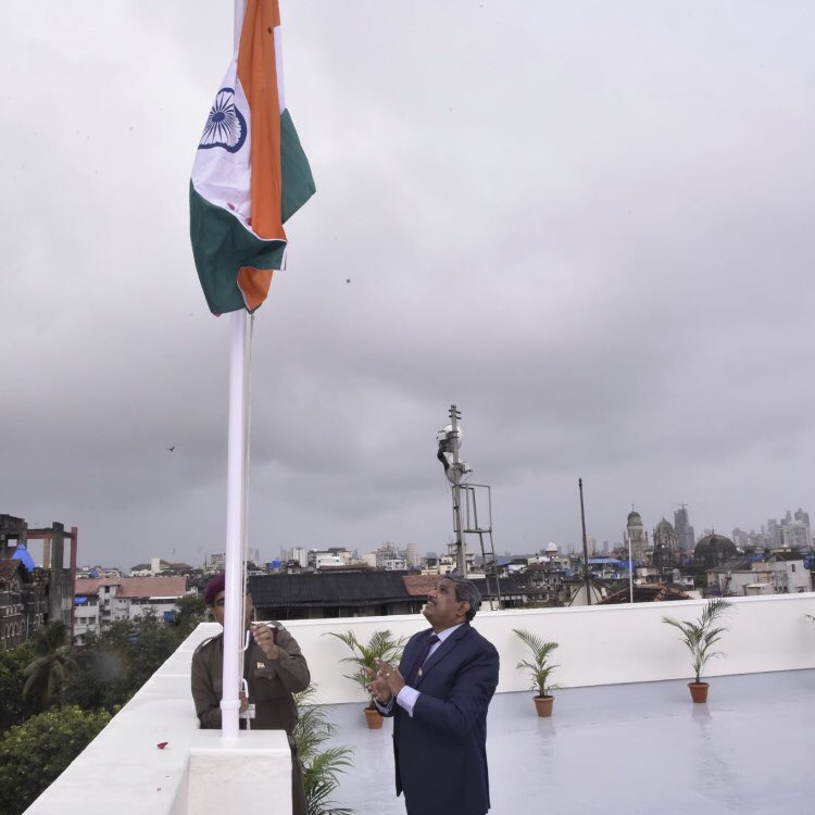 BPCLimited's tweet photo. Shri D Rajkumar, Chairman &amp; Managing Director, leads Team #BharatPetroleum in Independence Day celebrations, by hoisting National Flag in #Mumbai. 
#EnergisingLives 
#IndependenceDay2019 https://t.co/vTBaUwT3M2