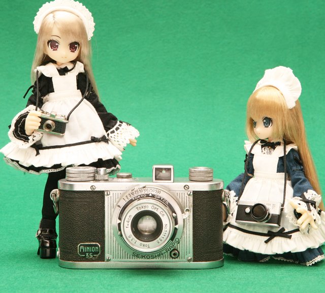 miffy49807671's tweet photo. #終戦の日 #MIOJ
#LilFairy
東京光学ミニヨン35B 1948 MADE IN OCCUPIED JAPAN
ヴェル「壊滅的な打撃を受けた光学産業でしたが、戦後すぐ生産を再開しました。東京光学最初の35mmカメラがミニヨン35でした。」
エルノ「小さいねー」
ヴェル「有名なローライ35より小さいんだよ」
続きます。 https://t.co/UY1Scq4NTb