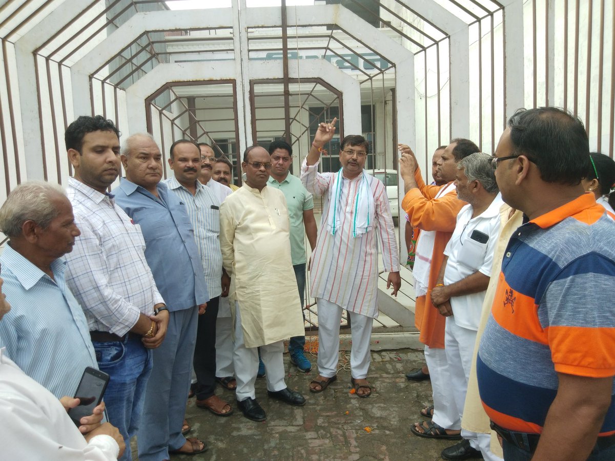 devendrLodhiBJP's tweet photo. स्वतंत्रता दिवस के पावन पर्व पर भारतीय जनता पार्टी कार्यालय स्याना पर ध्वजारोहण करते हुए स्याना विधायक देवेन्द्र सिंह लोधी  सहित अन्य कार्यकर्ता मौजूद रहे https://t.co/xriO4VpqGA