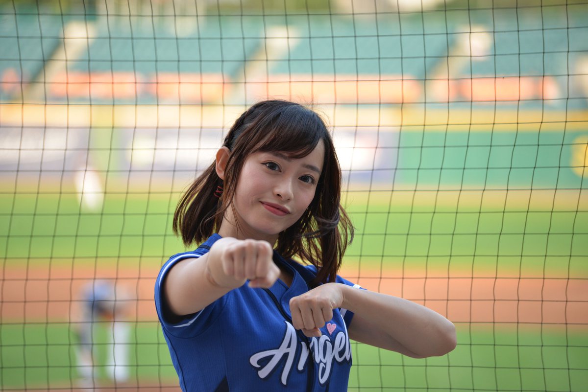 da_i_s_k_2922's tweet photo. 台湾野球は日本と違って応援のスタイルが最高にいい。
fubon anglesの丹丹ちゃん。
来月行くのが楽しみだなー。

#台湾 #台湾野球 #CPBL
#fubonangles #台湾チア https://t.co/eUizAuiBDR