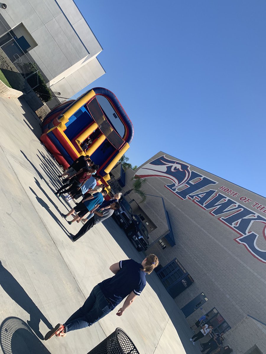 sjeunyr's tweet photo. @CitrusHillHawks First rally of the year! 2019/2020 is off to a wonderful start. #VVFirstDayOfSchool19 https://t.co/DEmhVqpGYY