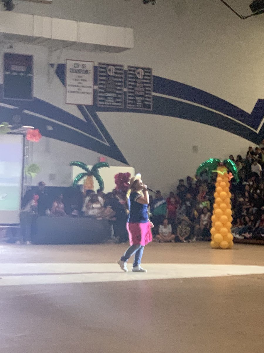 sjeunyr's tweet photo. @CitrusHillHawks First rally of the year! 2019/2020 is off to a wonderful start. #VVFirstDayOfSchool19 https://t.co/DEmhVqpGYY