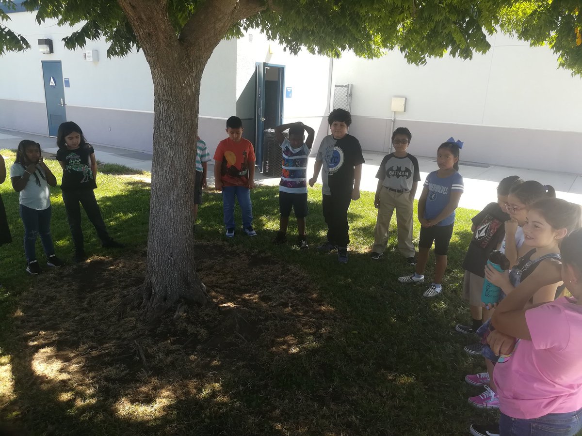 CitraSchwabe's tweet photo. Circle time outside to share what they look forward to the most in third grade. πππ @Columbia_VVUSD #FutureReadyRockets #VVFirstDayOfSchool19 https://t.co/pIPpBrPSzW