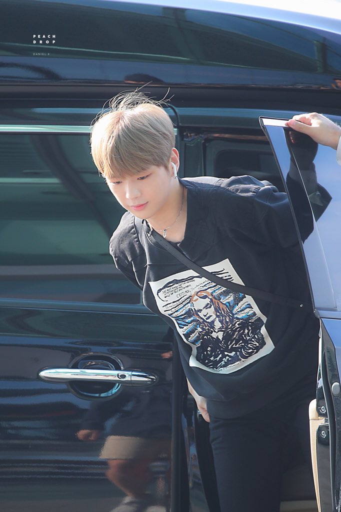 peachdrop1210's tweet photo. 🌱🌱
#강다니엘 #KangDaniel #danielk #color_on_me #뭐해 https://t.co/bQGVZZJ0n7