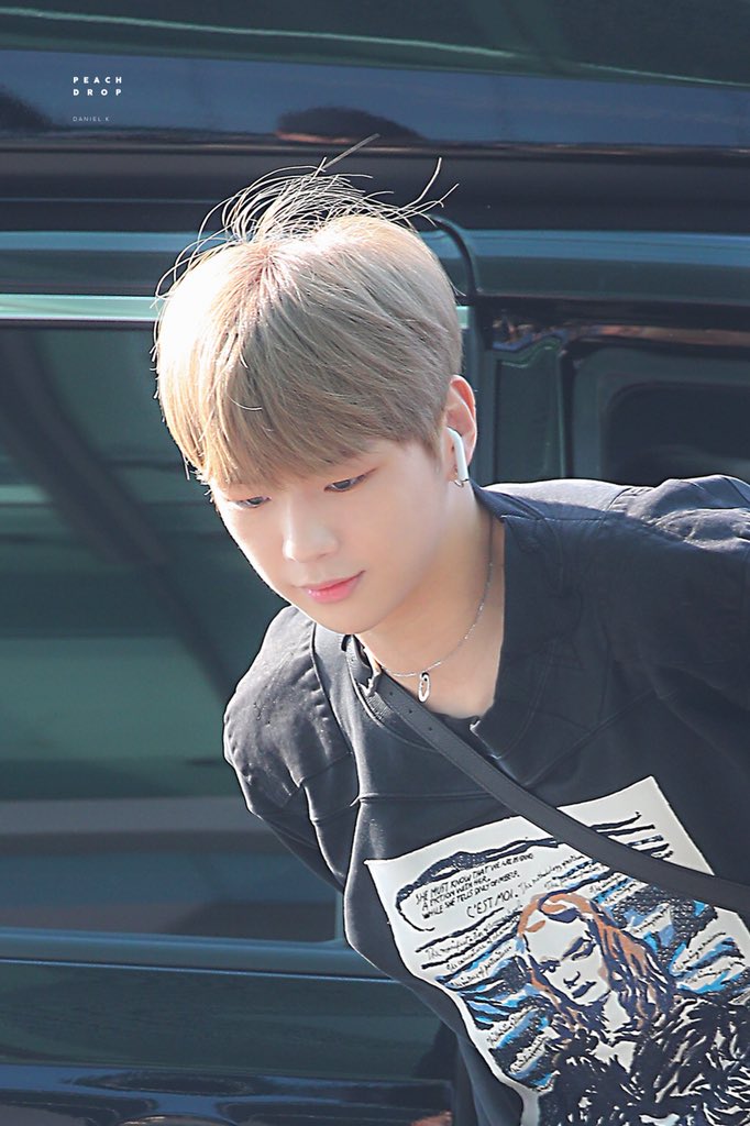 peachdrop1210's tweet photo. 🌱🌱
#강다니엘 #KangDaniel #danielk #color_on_me #뭐해 https://t.co/bQGVZZJ0n7
