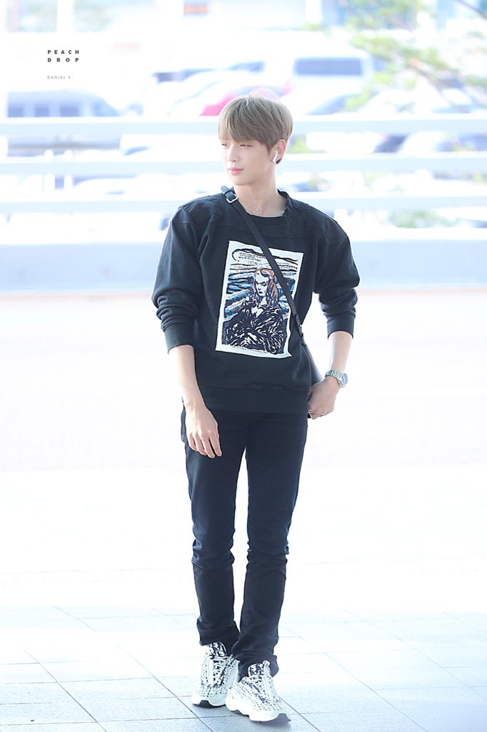 peachdrop1210's tweet photo. 🖤🖤
#강다니엘 #KangDaniel #danielk #color_on_me #뭐해 https://t.co/9r5KdqaLn7